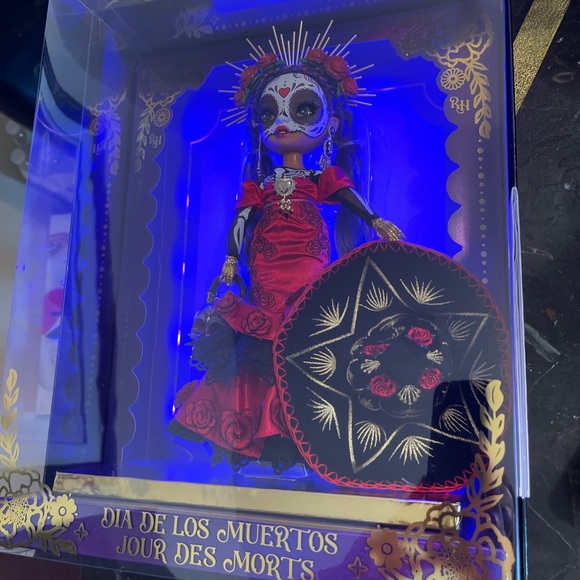 Collector Rainbow High 2022 Celebration Edition Día De Los Muertos Maria Garcia - Picture 16 of 16